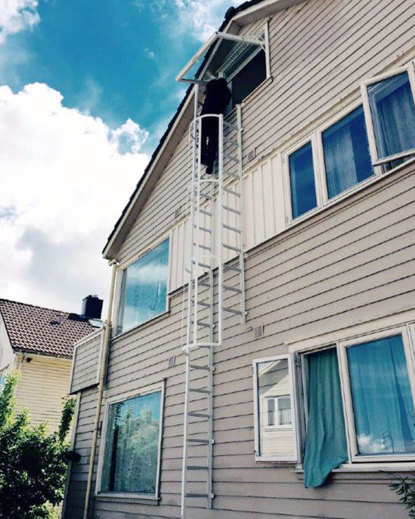 Sonderkonstruktion einer geöffneten Leiter